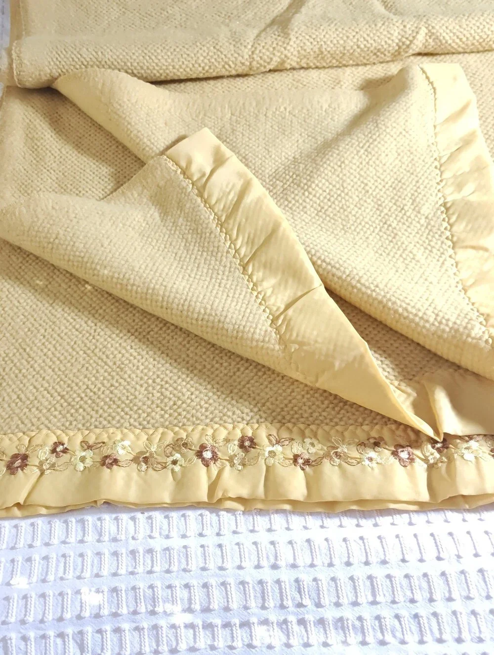 Vtg Sears Embroidery Satin Trim Blanket Gold Waffle Weave Embroidered 85x66